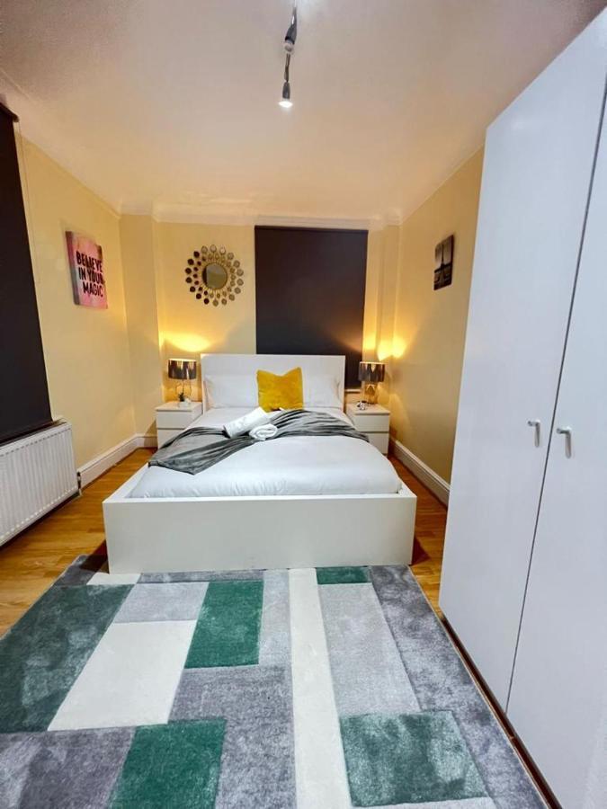 Apartament Three Bedrooms Three Bathrooms Sweet Flat Londra