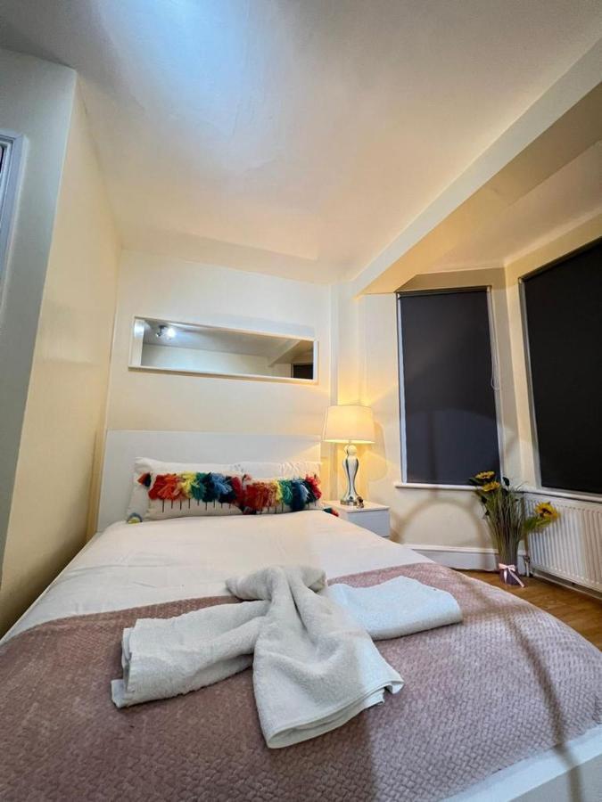Apartament Three Bedrooms Three Bathrooms Sweet Flat Londra