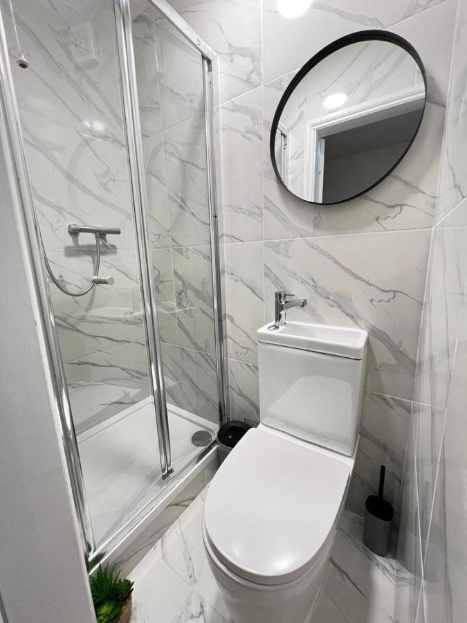 Apartament Three Bedrooms Three Bathrooms Sweet Flat Londra
